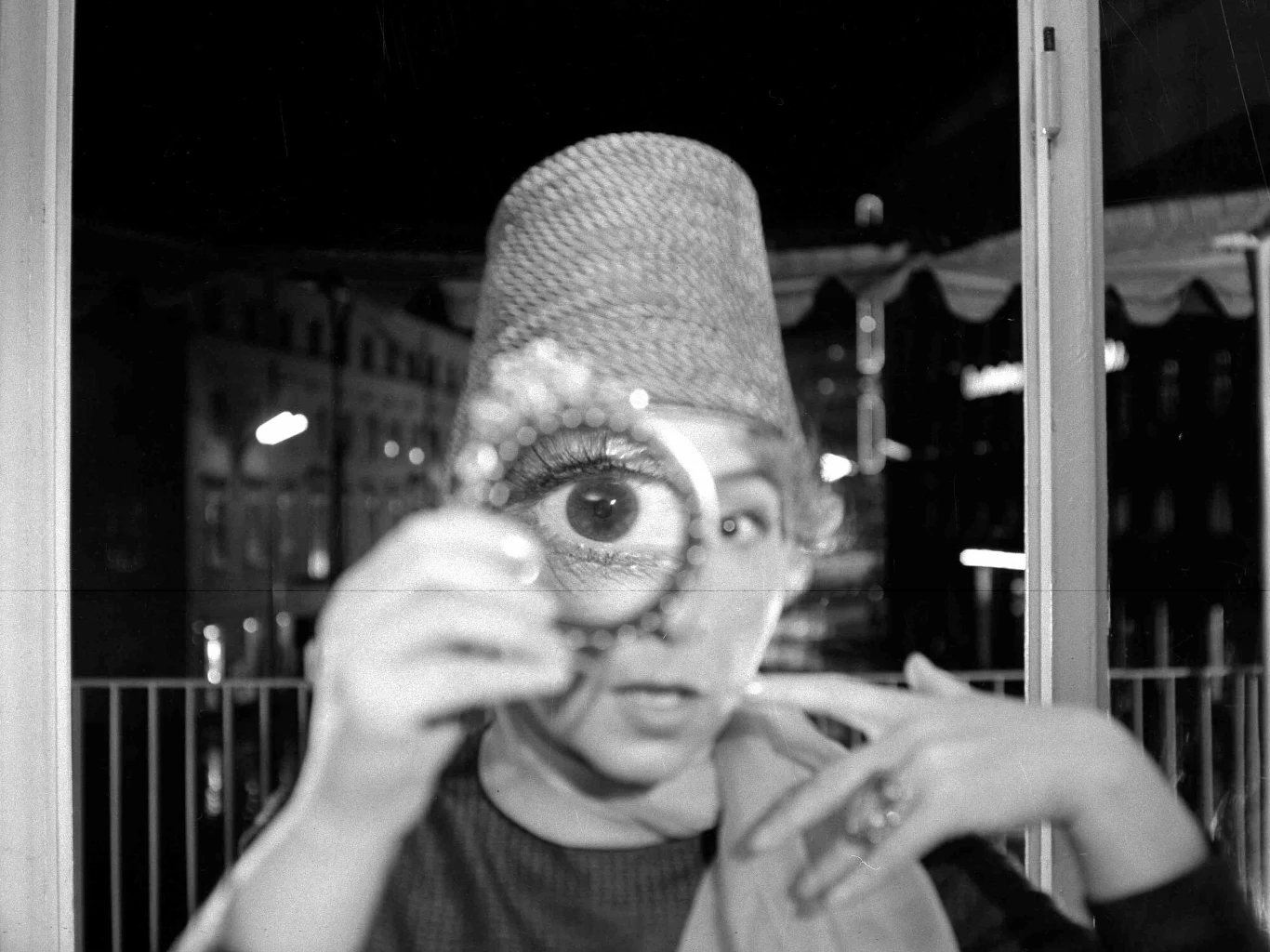 Po wojnie, od 1948 roku była związana z teatrami stolicy: Klasycznym (1948-1949), Współczesnym (1949-1951), Teatrem Satyryków (1952-1958), Komedią (1958-1960), Syreną (1960-1972), Ludowym (1972-1974), Nowym (1974-1994). Stworzyła ponad sto ról teatralnych. Była gwiazdą kabaretów: Szpak, Dudek i telewizyjnego Kabaretu Starszych Panów stworzonego przez Jeremiego Przyborę i Jerzego Wasowskiego.