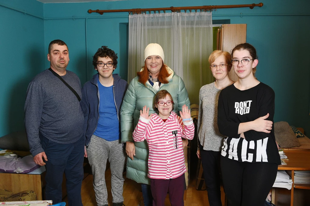 Katarzyna Dowbor z rodziną z Dołów Biskupich Katarzyna Dowbor z rodziną z Dołów Biskupich