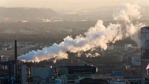 Globalny poziom emisji CO2 znów szybko rośnie