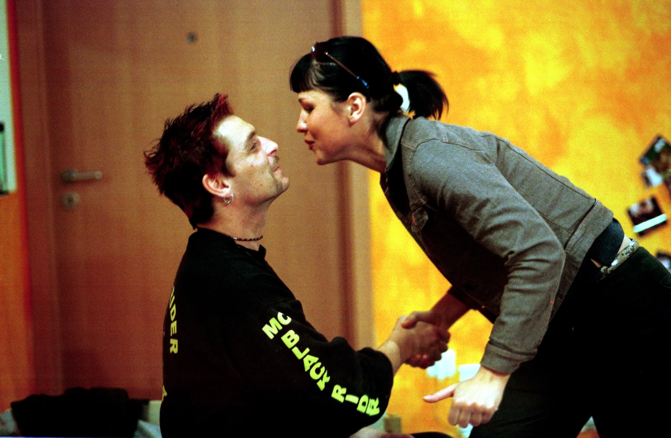 Piotr Gulczyński "Gulczas" (L) napisał książkę "Tajemnice domu w Sękocinie". Zagrał w filmie Gruzy. Dziś pracuje w branży reklamowej.