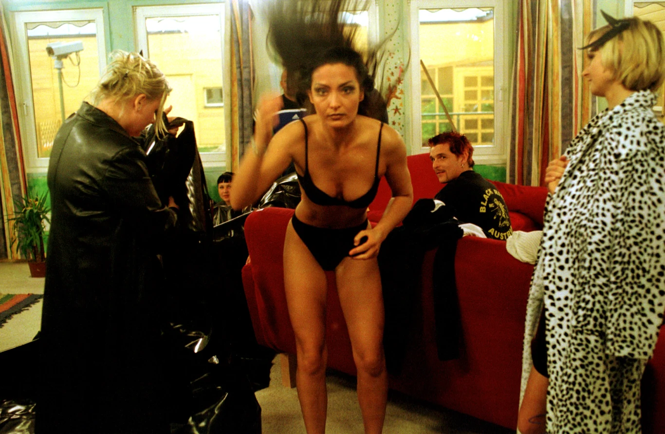 Alicja Walczak pracowała jako modelka. Kiedy zainteresowała się parapsychologią,
przeszła przemianę i napisała książkę "Piękno duszy".