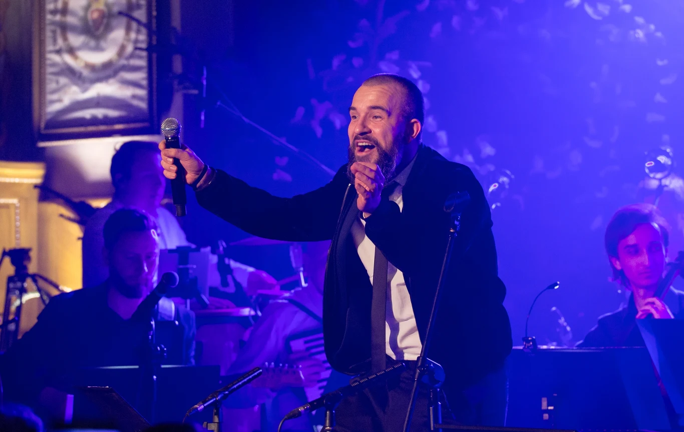 Moszczyński z powodu zakończenia działalności Just 5 nie tracił czasu. Najpierw powstał jego solowy projekt o nazwie Wolny Band, grający jazz i funk. Z tym zespołem wokalista wystąpił nawet na Festiwalu w Opolu w 2007 roku (Debiuty). Wolny Band wydali nawet jedną płytę pt. "Chwila Wolnego". Niedługo później grupa przestała działać, a Moszczyński pojawił się w kolejnych projektach – był wokalistą metalowego zespołu Terminal (wydali z nim płytę "Tree of Life"). W kolejnych latach Moszczyński współpracował z wieloma muzykami, sam będąc nieco z tyłu. Pisał m.in. dla Kasi Wilk i Audiofeels. Współpracował też z Urszulą Dudziak. 