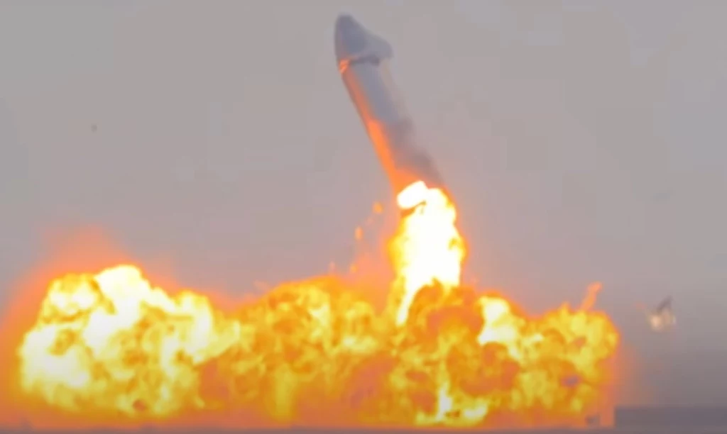 SN10 - eksplozja kilka minut po udanym lądowaniu. Fot. SpaceX