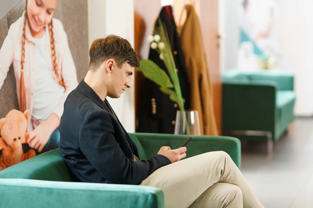 Mateusz Damięcki w serialu "Przyjaciółki" Mateusz Damięcki w serialu "Przyjaciółki"