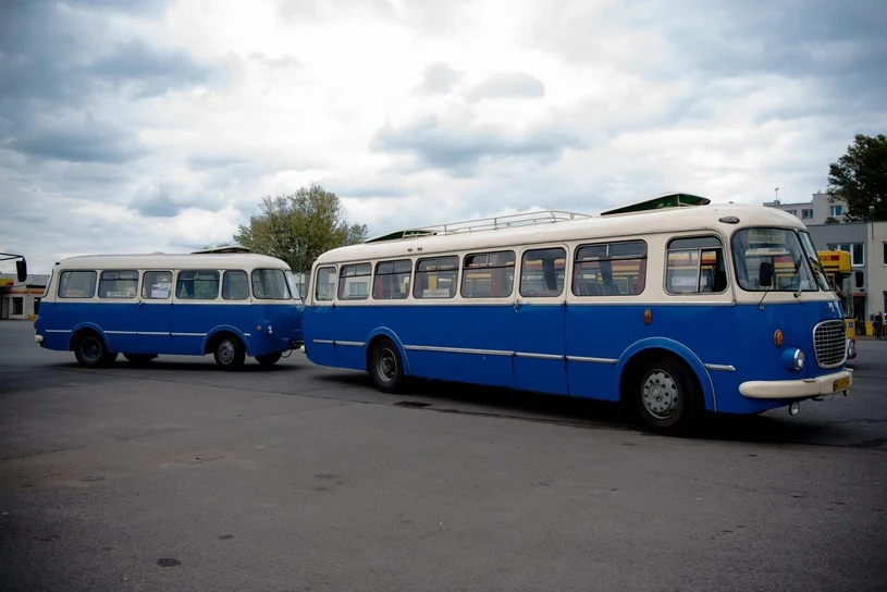 Jelcz 043 z przyczepą autobusową
