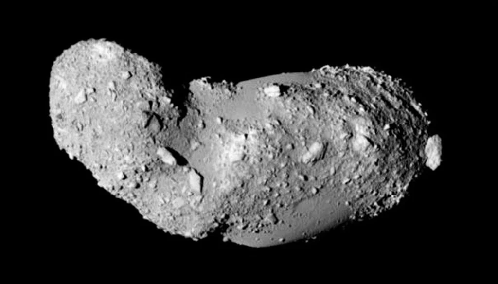 Asteroida Itokawa z odległości 8 km - zdjęcie zrobione przez sondę Hayabusa w 2005 r.