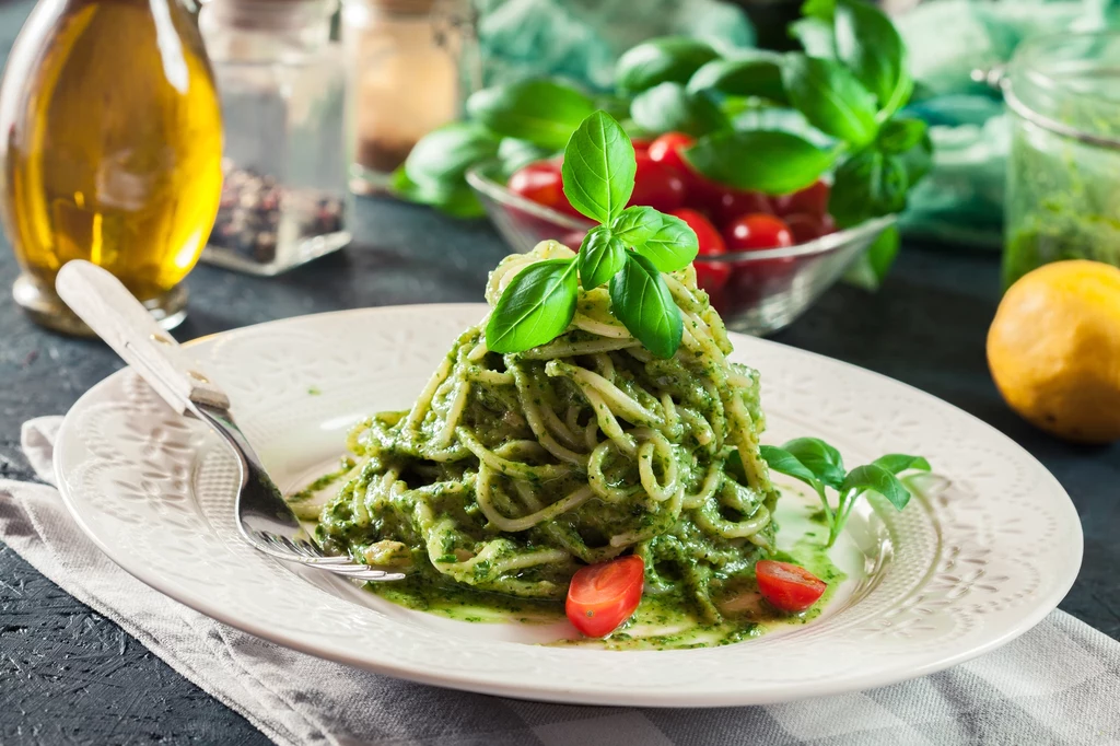 Pyszny makaron z domowym pesto jest sycący i... zdrowy! 