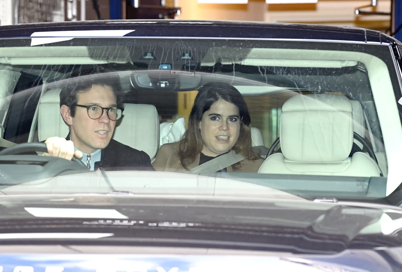 Księżniczka Eugenia i Jack Brooksbank po opuszczeniu szpitala Księżniczka Eugenia i Jack Brooksbank po opuszczeniu szpitala