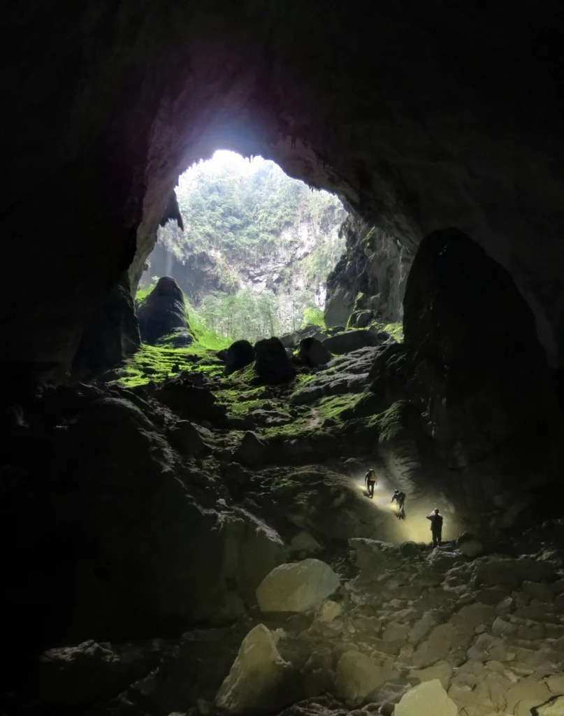 We wnętrzu jaskini odnaleziono wyjątkowe formacje skalne, wiele gatunków roślin oraz zwierząt 