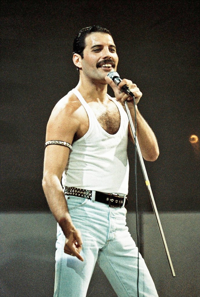 Freddie Mercury, wokalista Queen, zmarł w 1991 roku