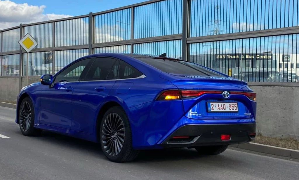 Pierwsza jazda nową Toyota Mirai 