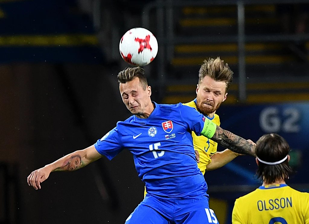 Adam Zrelak (w niebieskiej koszulce) w barwach reprezentacji Słowacji Adam Zrelak (w niebieskiej koszulce) w barwach reprezentacji Słowacji