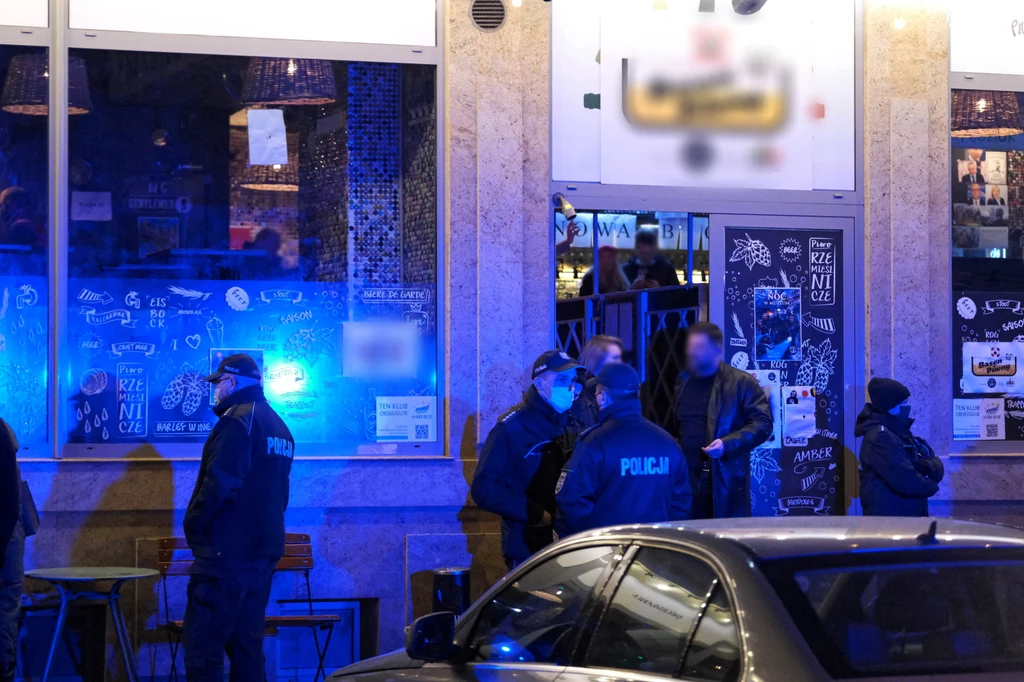 Na zdj. czwartkowa interwencja policji w lokalu przy ulicy Parkingowej w Warszawie Na zdj. czwartkowa interwencja policji w lokalu przy ulicy Parkingowej w Warszawie