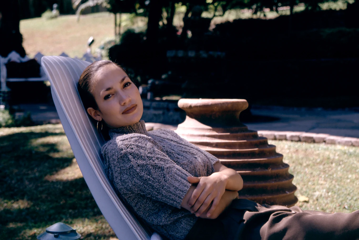 Po występie w kilku odcinkach, Jennifer odmówiła dalszej współpracy (serial i tak miał się skończyć) z nadzieją na rolę na dużym ekranie. Zadebiutowała na nim w 1995 r. za sprawą kreacji w dramacie "Moja rodzina", historii meksykańskich emigrantów opowiedzianej przez jednego z nich.