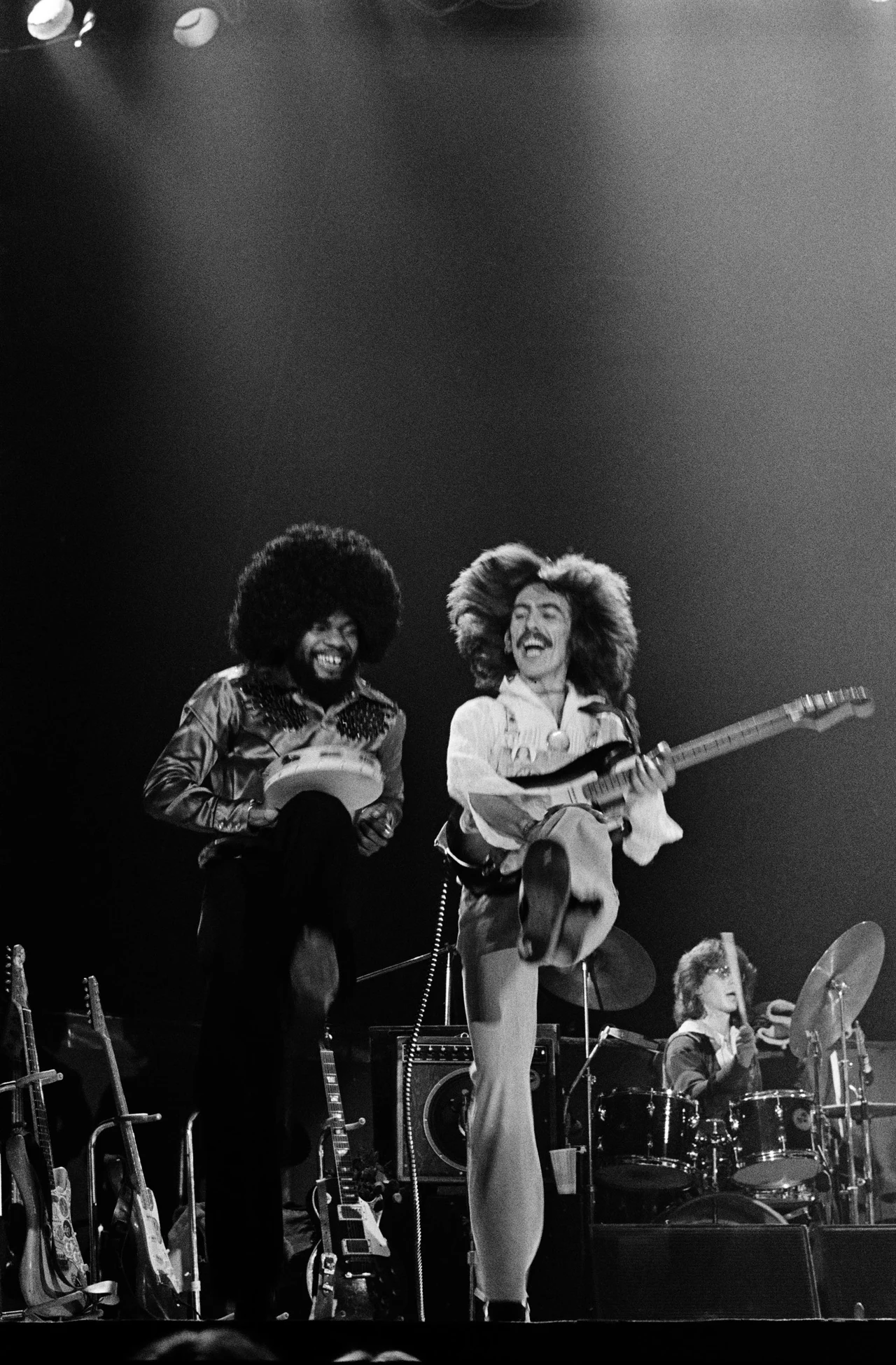 Billy Preston jest jednym z twórców przeboju "Get Back". Ponadto współpracował z muzykami przy nagrywaniu "Let It Be", "Something" i "Don't Let Me Down". Jego droga do bycia "piątym" była nieco wyboista. Został nim w 1969 roku, siedem lat po poznaniu członków zespołu. Zaproszono go na sesją nagraniową. Harrison uznał, że muzyk rozładuje napiętą atmosferę wokół członków składu. John Lennon uważał nawet, że Preston powinien zostać "piątym Beatlesem" jednak pomysł odrzucił McCartney. Billy Preston jest jednym z twórców przeboju "Get Back". Ponadto współpracował z muzykami przy nagrywaniu "Let It Be", "Something" i "Don't Let Me Down". Jego droga do bycia "piątym" była nieco wyboista. Został nim w 1969 roku, siedem lat po poznaniu członków zespołu. Zaproszono go na sesją nagraniową. Harrison uznał, że muzyk rozładuje napiętą atmosferę wokół członków składu. John Lennon uważał nawet, że Preston powinien zostać "piątym Beatlesem" jednak pomysł odrzucił McCartney.