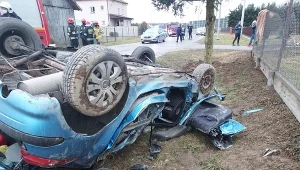 Gosławice: Czterolatek wypadł z pojazdu, matka była zakleszczona we wraku