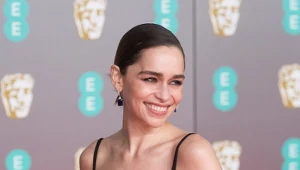 Emilia Clarke wyznaje, że dbania o urodę nauczyła się od swojej mamy