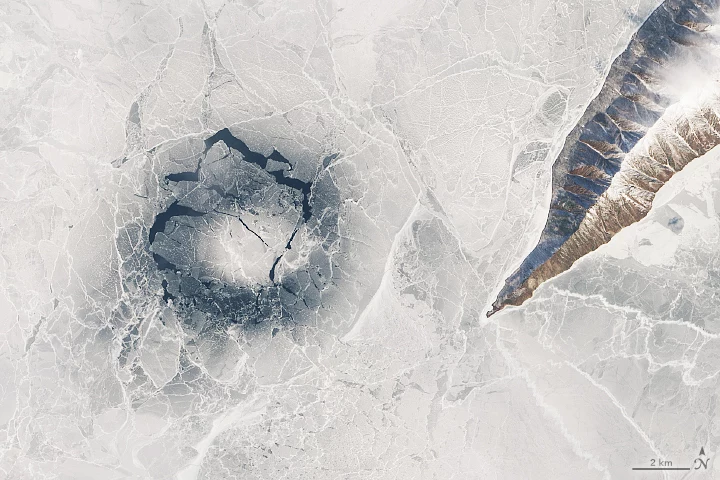 Pierścienie lodowe na Bajkale 