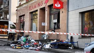 Międzybórz: Wysadzili bankomat. W kamienicy wybuchł pożar