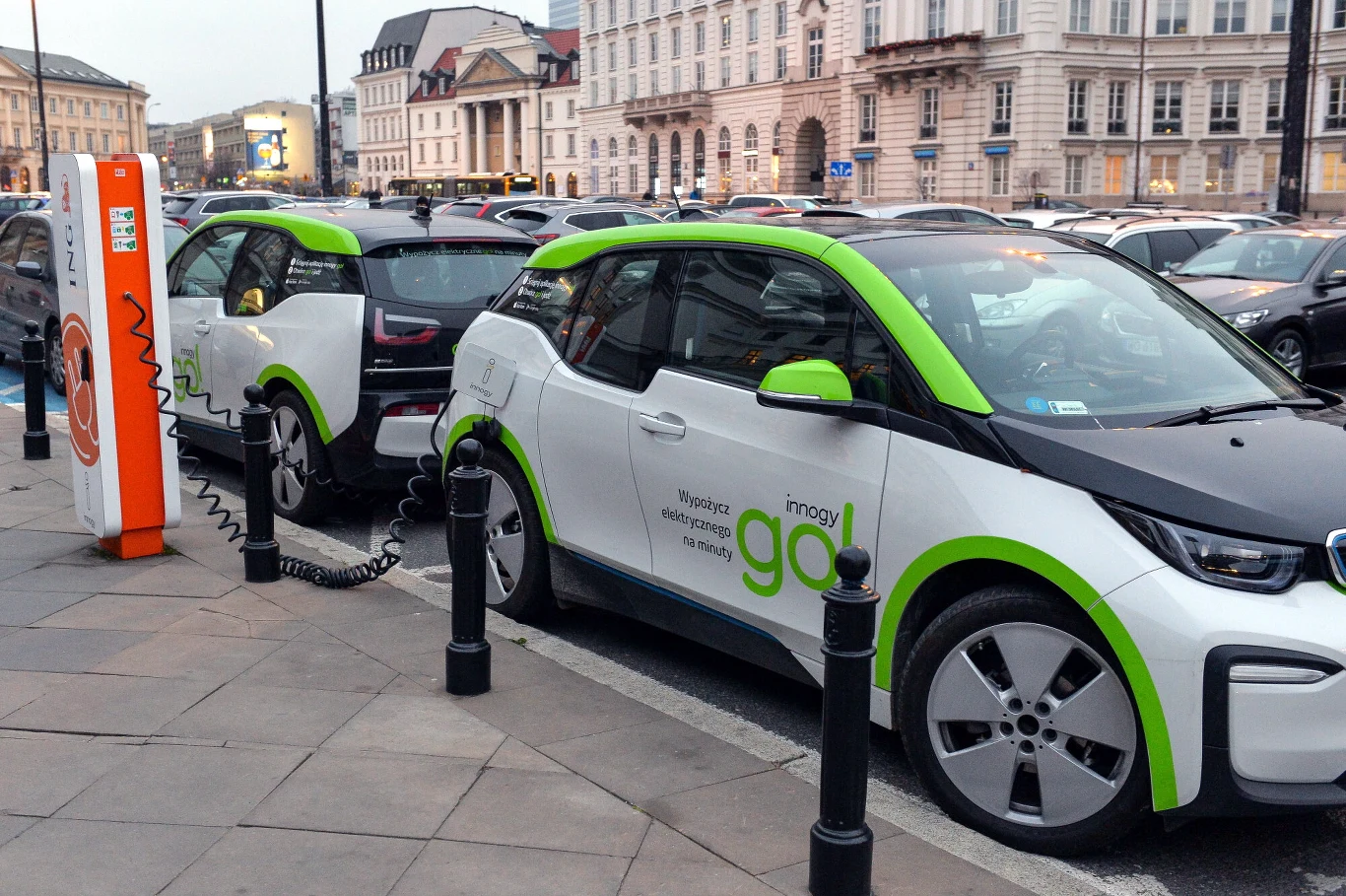 Elektryczne BMW i3 już znikają z ulic Warszawy. Firma nie wytrzymała konkurencji Elektryczne BMW i3 już znikają z ulic Warszawy. Firma nie wytrzymała konkurencji