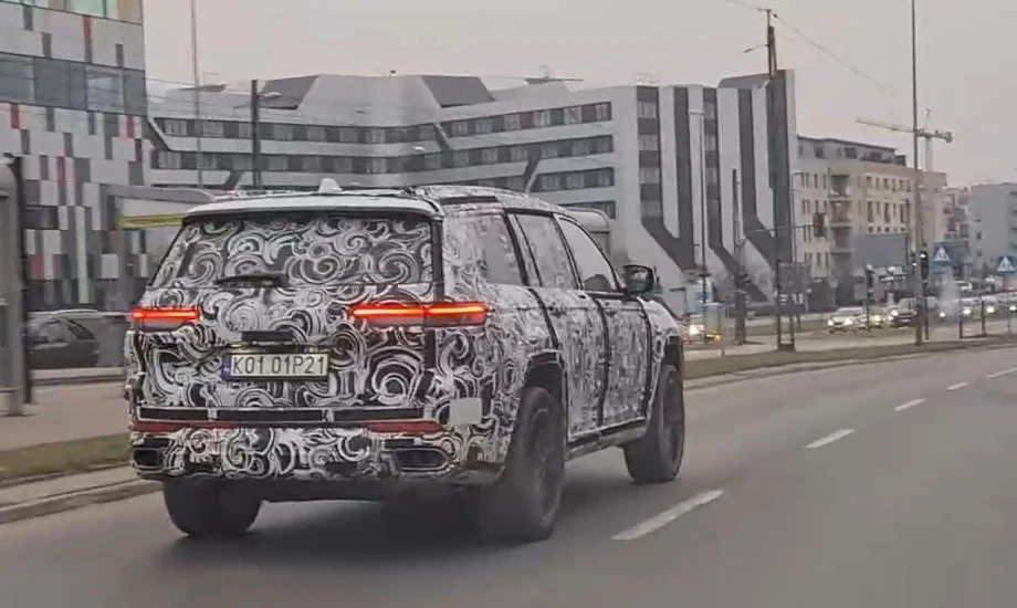 Zamaskowany Jeep Grand Cherokee Zamaskowany Jeep Grand Cherokee