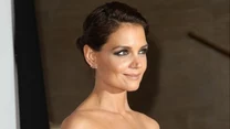 Katie Holmes jest jedną z najpopularniejszych amerykańskich aktorek. Popularność przyniosła jej rola Joey Potter w popularnym serialu "Jezioro marzeń", w którym grała przez pięć lat od 1998 roku. 

Inne ważne produkcje, w których pojawiła się Katie Holmes to m.in. "Córka prezydenta", "Porzucona" czy "Batman: Początek". 