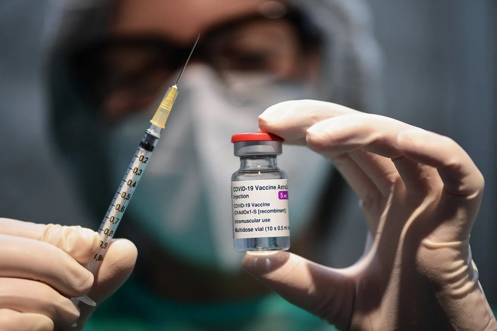 Fiolka z preparatem firmy AstraZeneca Fiolka z preparatem firmy AstraZeneca