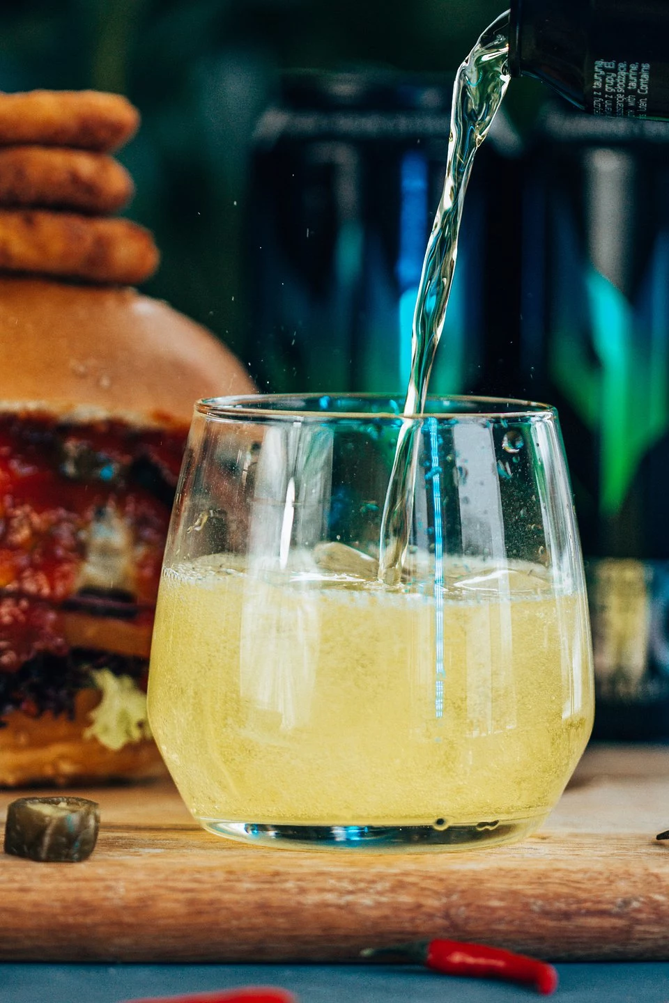 Burger dostępny będzie w dostawie wraz ze zniżką na zakup gamingowego notebooka – Predator Triton 300 w sieci sklepów Media Expert. Burger dostępny będzie w dostawie wraz ze zniżką na zakup gamingowego notebooka – Predator Triton 300 w sieci sklepów Media Expert.