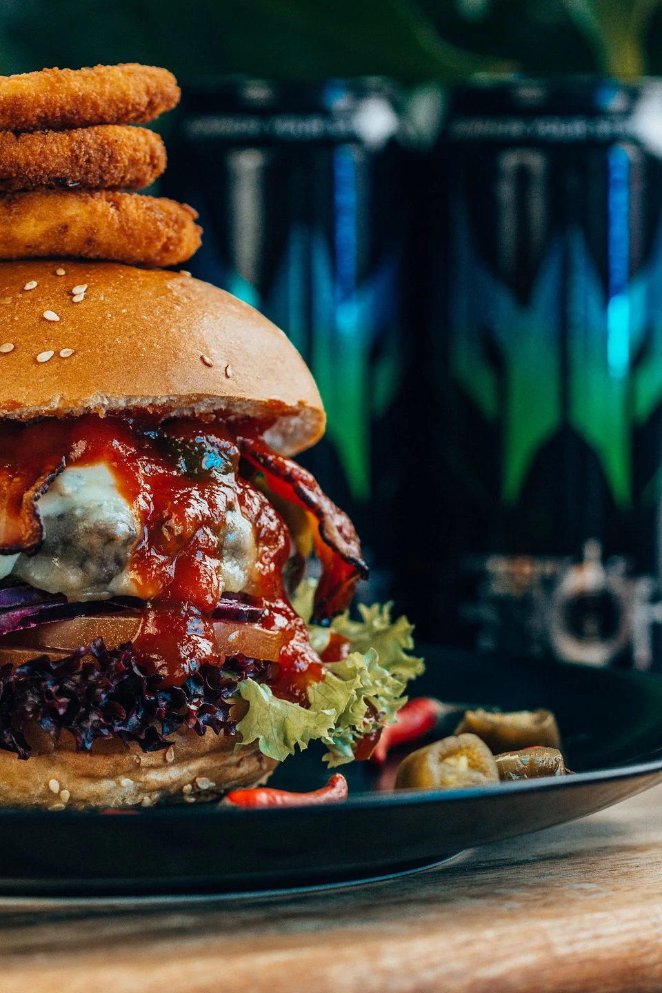 Wyjątkowa kanapka Predator Burger, w składzie której znalazł się m.in. autorski sos opracowany na bazie napoju energetycznego dla graczy - PredatorShot. Wyjątkowa kanapka Predator Burger, w składzie której znalazł się m.in. autorski sos opracowany na bazie napoju energetycznego dla graczy - PredatorShot.