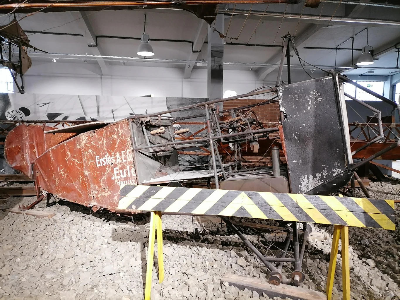 Na całym świecie zachowało się z okresu pionierskiego lotnictwa i czasu Wielkiej Wojny około 70 samolotów, z czego 13 znajduje się w Muzeum Lotnictwa Polskiego w Krakowie. Kolekcja ta uznawana jest za jedną z najpoważniejszych na świecie. Znaleziono ją na bocznicy kolejowej. 