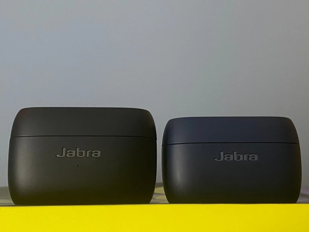 Jabra Elite 85t (po lewej) vs. Jabra Elite 75t Active (po prawej)