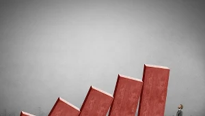 FED przyciśnięty do ściany?