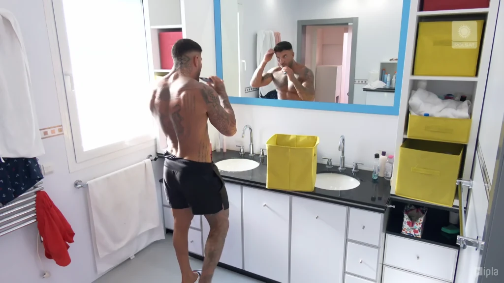 Piotr szykuje się na randkę w ciemno! Piotr szykuje się na randkę w ciemno!