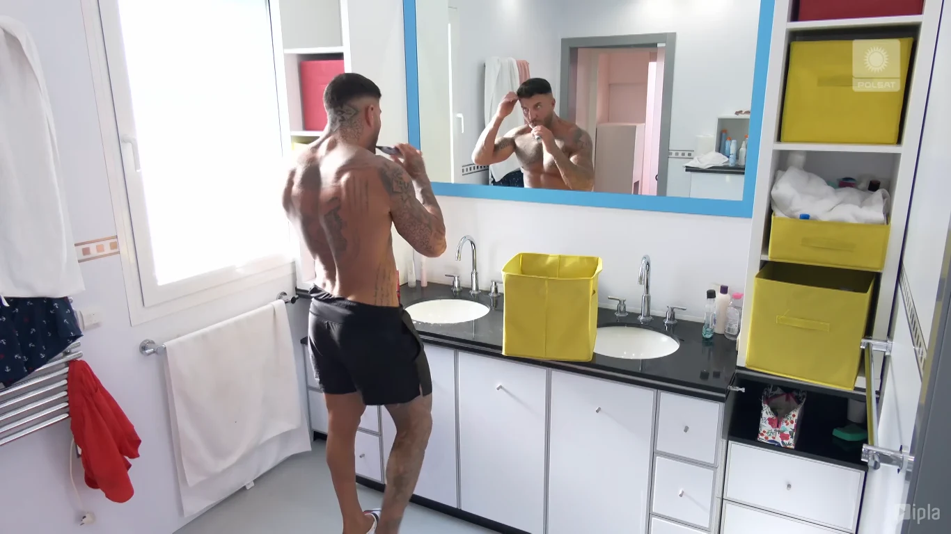 Piotr szykuje się na randkę w ciemno!