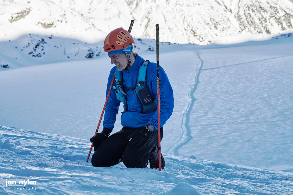Roman Ficek odczuwający zmęczenie podczas kolejnego wejścia na Rysy. 