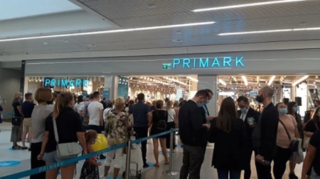 Wnętrze sklepu Primark podczas otwarcia w Warszawie.
