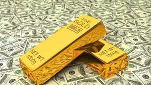 Złoto mniej cenne. Uncja szybko nie wróci do 2 tysięcy dolarów