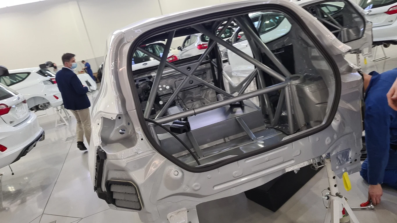 Początkowo w Krakowie budowano wyłącznie samochody klasy R2, jednak z czasem oferta polskiego oddziału M-Sport została rozszerzona również o model kategorii R5. 