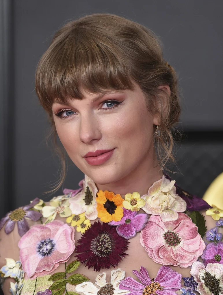 Taylor Swift postawiła na bardzo dziewczęcy look 