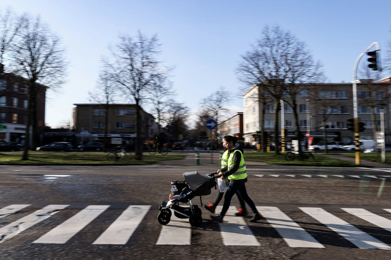 Samson planuje regularne odbywanie spacerów z Claire aż do listopada.