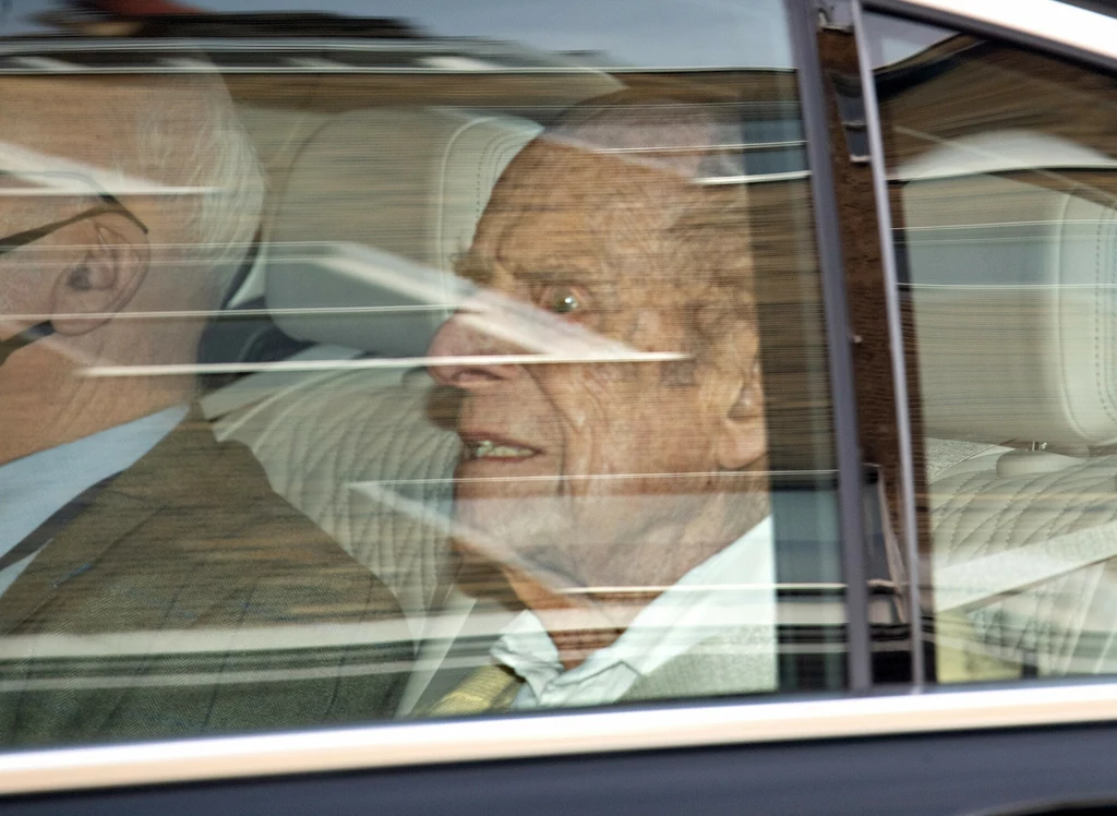 Pałac Buckingham był przez cały ten czas bardzo oszczędny w informowaniu prasy o stanie zdrowia księcia Filipa. Prasa snuła już najgorsze wizje, aż do dziś, kiedy okazało się, że książę opuścił już szpital. Pałac Buckingham był przez cały ten czas bardzo oszczędny w informowaniu prasy o stanie zdrowia księcia Filipa. Prasa snuła już najgorsze wizje, aż do dziś, kiedy okazało się, że książę opuścił już szpital.