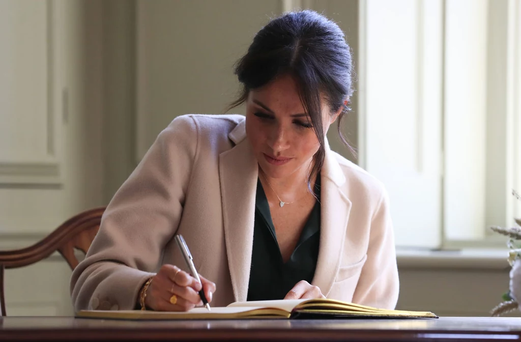 Meghan Markle ma niezwykłe umiejetności - posługuje się pięknym pismem kaligraficznym