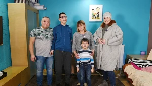 Katarzyna Dowbor z rodziną ze wsi Poniatów 