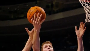 Shawn Bradley (w środku)