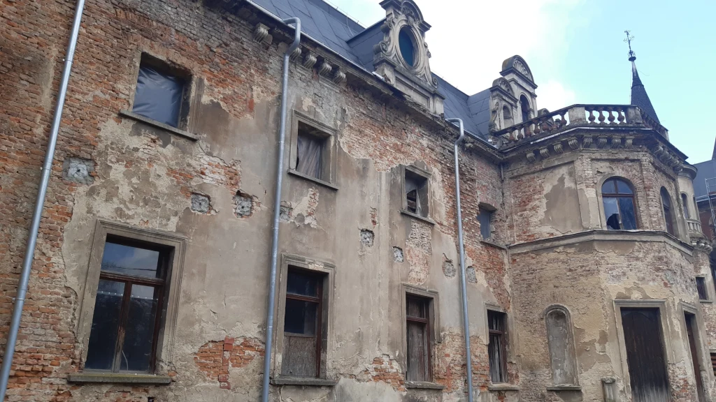 Pałac w Krowiarkach