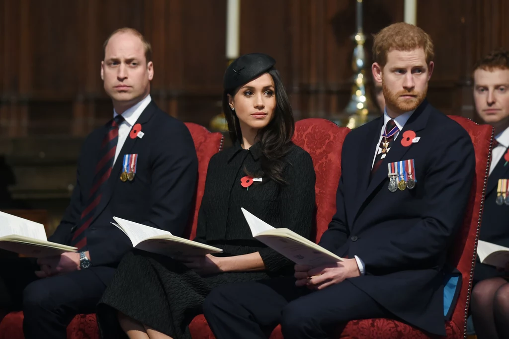 Książę William chce chronić Kate przed kolejnymi krzywdzącymi plotkami i, jak donosi "Vanity Fair", nie ma do Harry'ego zaufania, bo obawia się, że brat wyjawi treść ich rozmów w amerykańskiej telewizji. Książę William chce chronić Kate przed kolejnymi krzywdzącymi plotkami i, jak donosi "Vanity Fair", nie ma do Harry'ego zaufania, bo obawia się, że brat wyjawi treść ich rozmów w amerykańskiej telewizji.