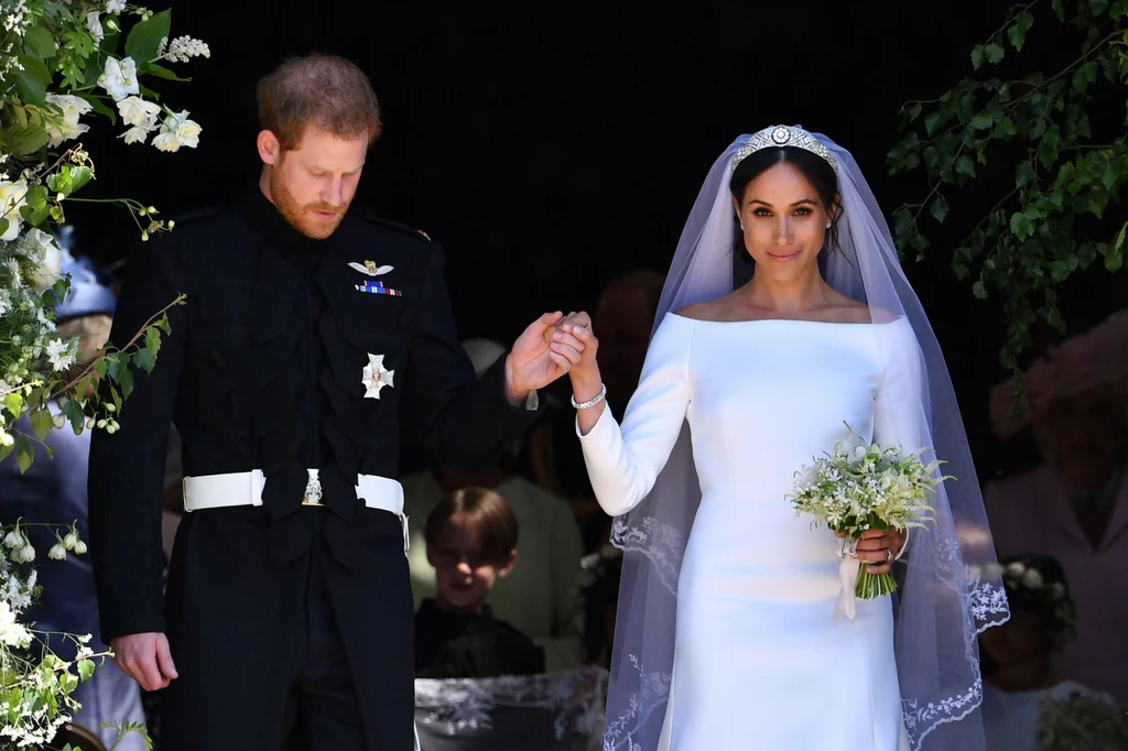 Wygląda jednak na to, że po ślubie Harry'ego i Meghan sytuacja się zmieniła. Przysłowiowym gwoździem do trumny miał być kontrowersyjny wywiad, który Sussexowie udzielili Oprah Winfrey. Wygląda jednak na to, że po ślubie Harry'ego i Meghan sytuacja się zmieniła. Przysłowiowym gwoździem do trumny miał być kontrowersyjny wywiad, który Sussexowie udzielili Oprah Winfrey.