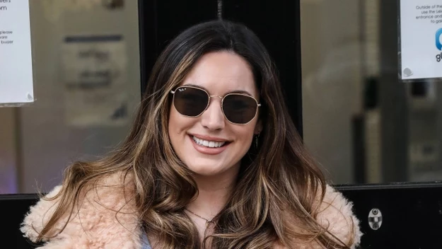 Kelly Brook brała też udział w brytyjskiej edycji "Tańca z gwiazdami", ale wycofała się z programu z przyczyn rodzinnych. W tym czasie dotknęła ją wielka tragedia. Jej ojciec zmarł na raka i gwiazda postanowiła nie kontynuować występów.