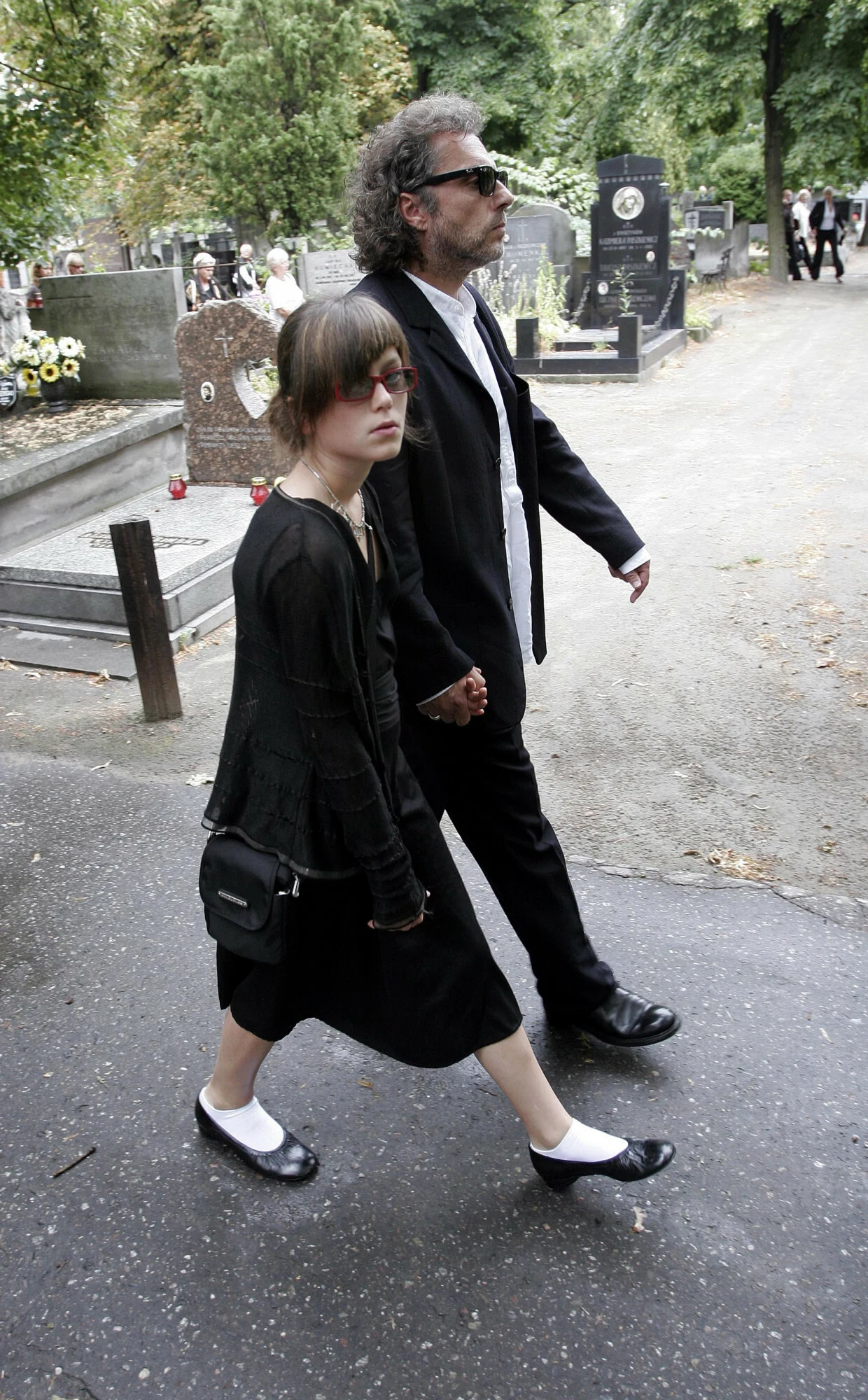 Matylda Sałacka z tatą na pogrzebie Ewy Sałackiej Matylda Sałacka z tatą na pogrzebie Ewy Sałackiej