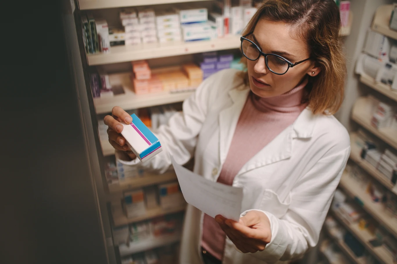 Rola farmaceutów w czasie pandemii zmieniła się, przestali jedynie sprzedawać leki